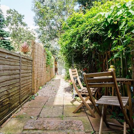 Colourful, 1-Bedroom Victorian Flat With Garden London Exterior photo